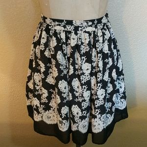 Vintage Highwaisted Flowy Patterned Skirt